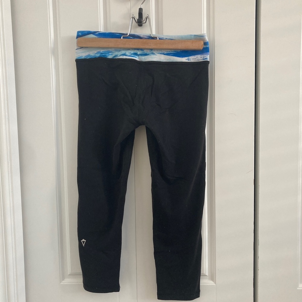 Reversible Ivivva Capris - Picture 2 of 6
